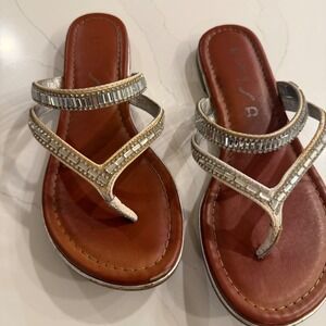 Unisa‎ Womens Brown Silver Rhinestone Embellished Thong Flat Sandals Size 6.5M